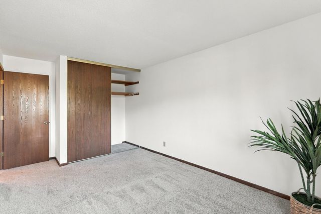 4350 Trenton Lane N 116, Plymouth, MN 55442