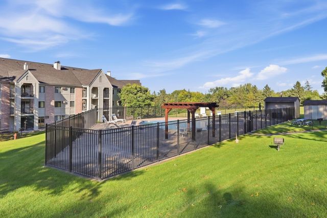 4350 Trenton Lane N 116, Plymouth, MN 55442