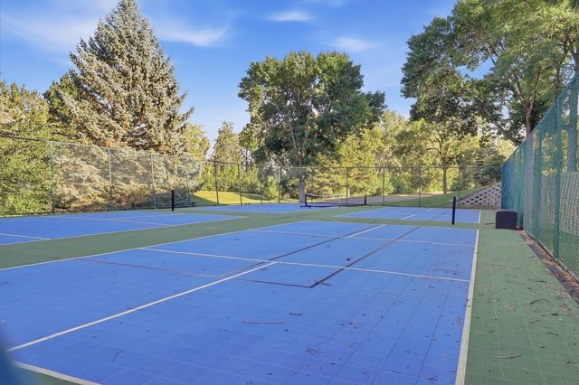 4350 Trenton Lane N 116, Plymouth, MN 55442