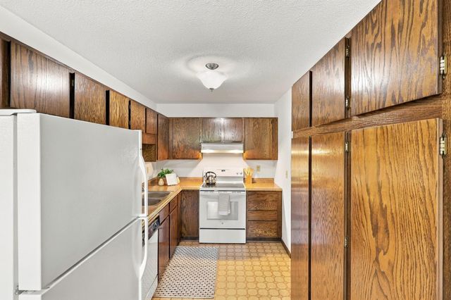 4350 Trenton Lane N 116, Plymouth, MN 55442