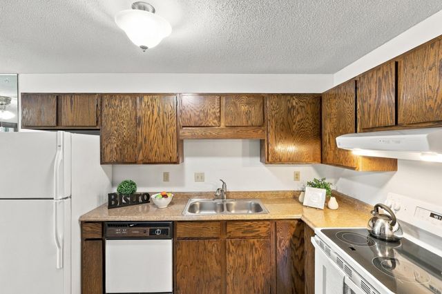 4350 Trenton Lane N 116, Plymouth, MN 55442
