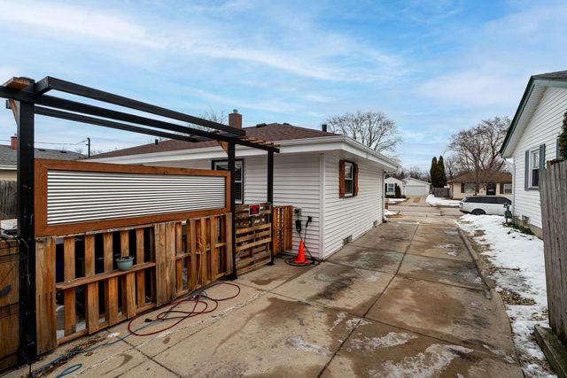 6108 51st AVENUE, Kenosha, WI 53142