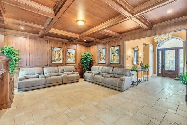 4 Shoal Drive, West Islip, NY 11795