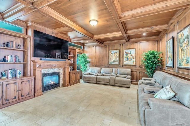 4 Shoal Drive, West Islip, NY 11795