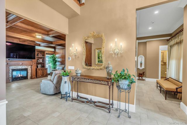 4 Shoal Drive, West Islip, NY 11795