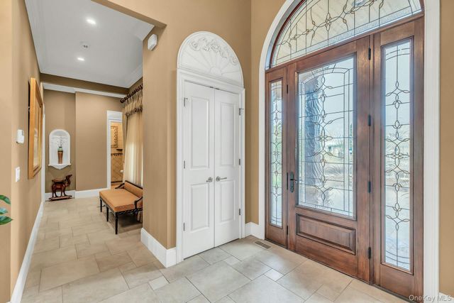 4 Shoal Drive, West Islip, NY 11795