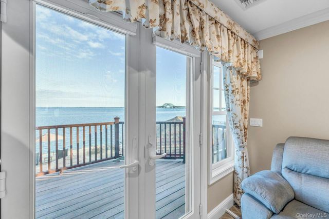 4 Shoal Drive, West Islip, NY 11795