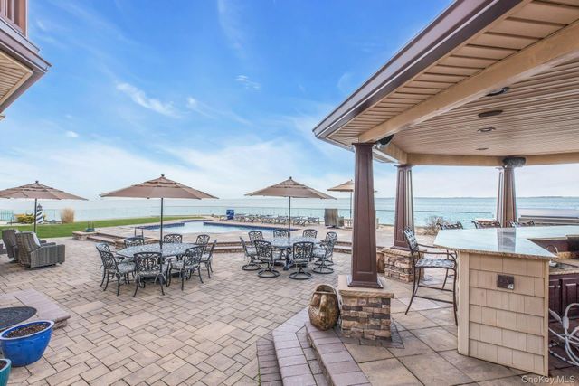 4 Shoal Drive, West Islip, NY 11795