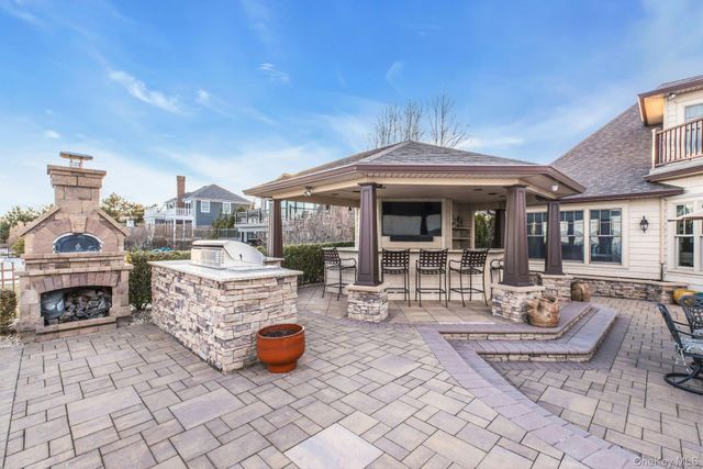 4 Shoal Drive, West Islip, NY 11795