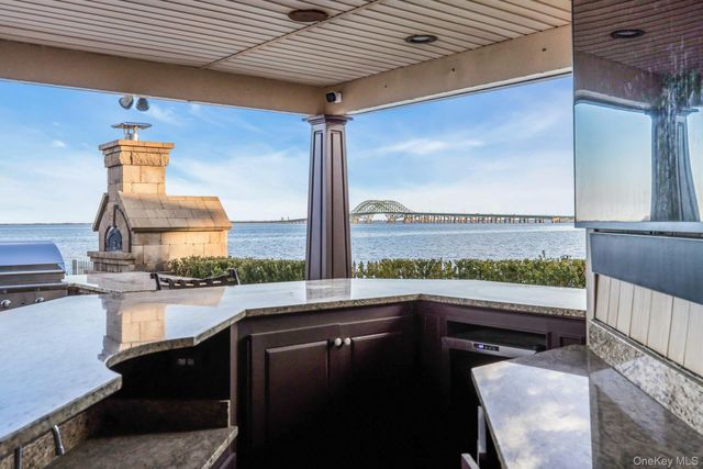 4 Shoal Drive, West Islip, NY 11795