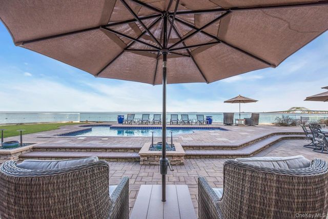 4 Shoal Drive, West Islip, NY 11795