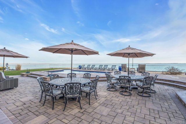 4 Shoal Drive, West Islip, NY 11795