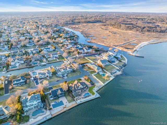 4 Shoal Drive, West Islip, NY 11795