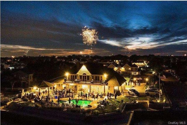 4 Shoal Drive, West Islip, NY 11795