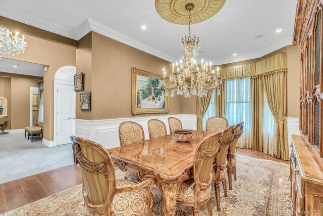 4 Shoal Drive, West Islip, NY 11795