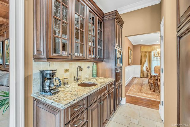 4 Shoal Drive, West Islip, NY 11795