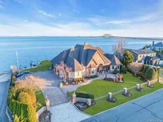 4 Shoal Drive, West Islip, NY 11795