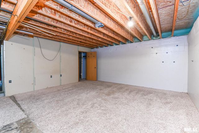 118 S LOCUST Street, Williamsfield, IL 61489