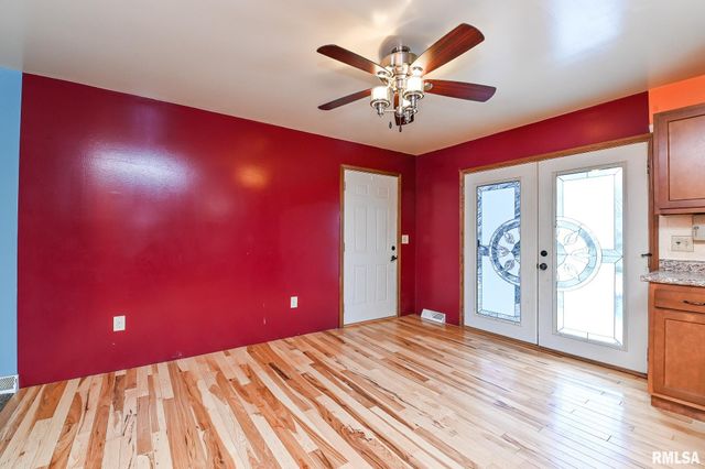 118 S LOCUST Street, Williamsfield, IL 61489