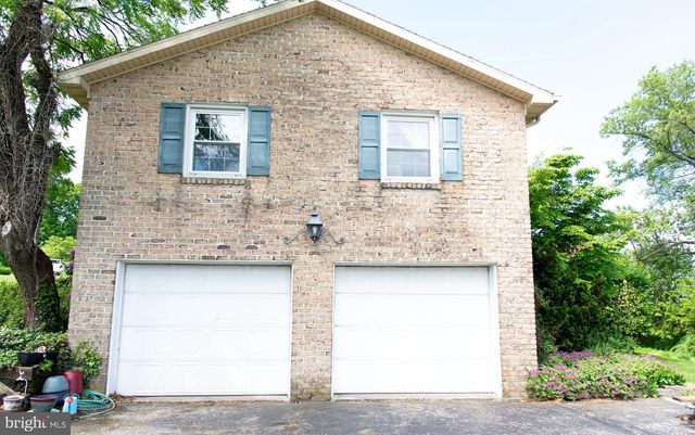 100 ALBRIGHT DR, Hanover, PA 17331