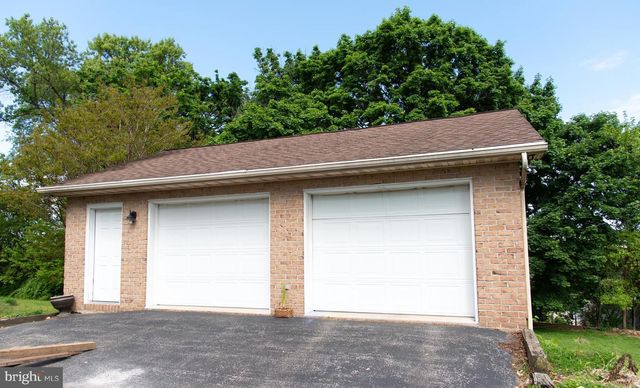 100 ALBRIGHT DR, Hanover, PA 17331
