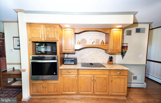 100 ALBRIGHT DR, Hanover, PA 17331