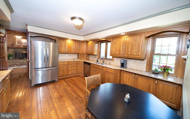 100 ALBRIGHT DR, Hanover, PA 17331