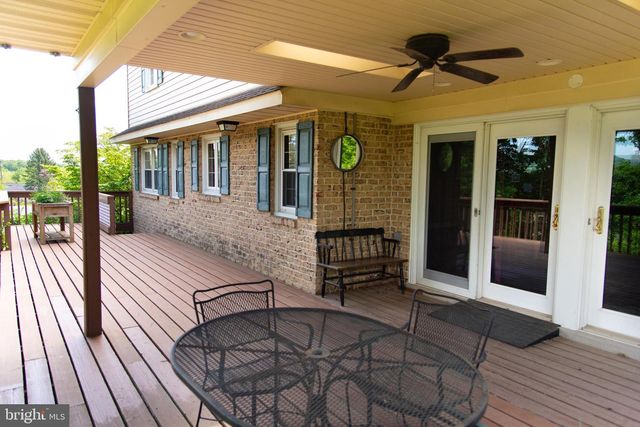 100 ALBRIGHT DR, Hanover, PA 17331