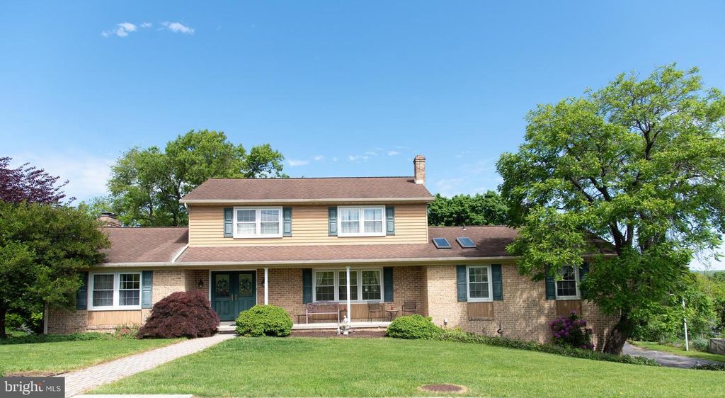 100 ALBRIGHT DR, Hanover, PA 17331