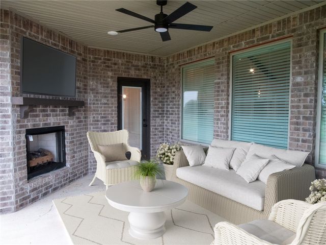 2128 S Magnificent Loop, Fayetteville, AR 72701