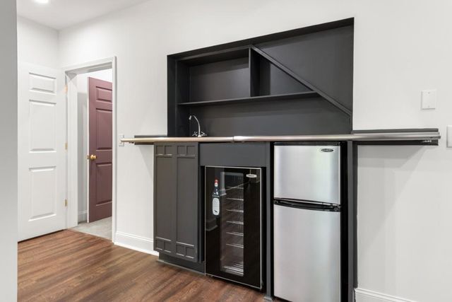 250 Enclave, Atlanta, GA 30342