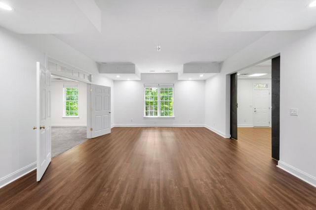 250 Enclave, Atlanta, GA 30342