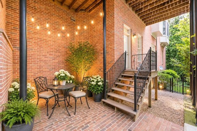 250 Enclave, Atlanta, GA 30342