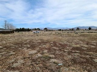 25 E Avenue Q2, Palmdale, CA 93550