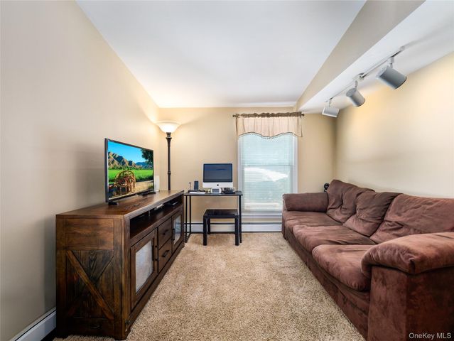 27 Will Rogers Lane, Nanuet, NY 10954