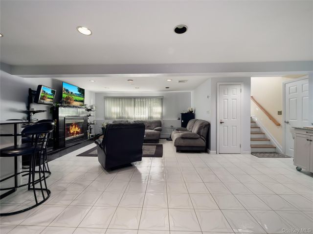 27 Will Rogers Lane, Nanuet, NY 10954