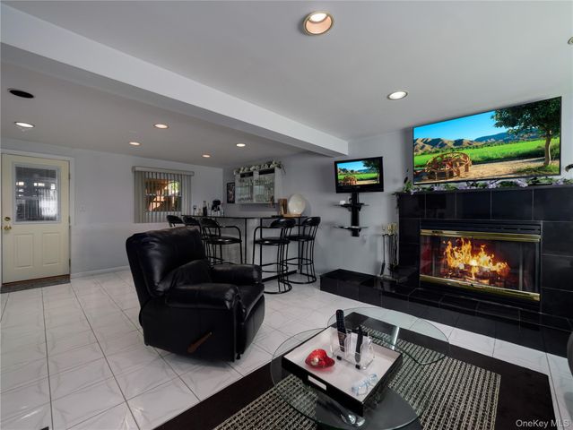 27 Will Rogers Lane, Nanuet, NY 10954