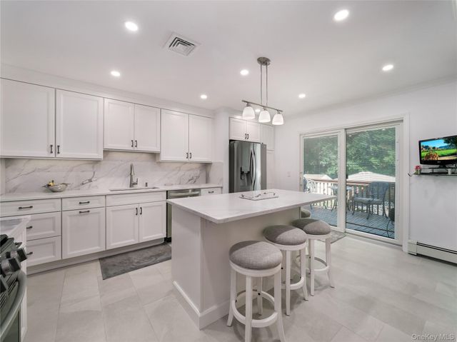 27 Will Rogers Lane, Nanuet, NY 10954