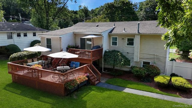 27 Will Rogers Lane, Nanuet, NY 10954