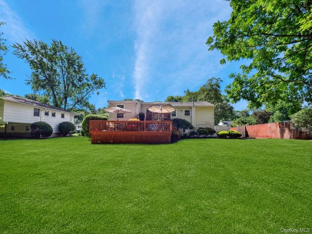 27 Will Rogers Lane, Nanuet, NY 10954