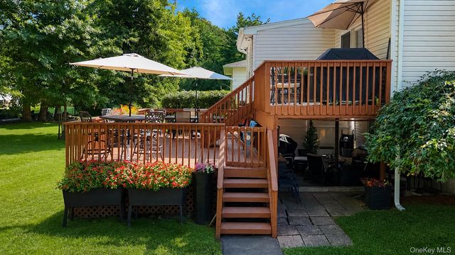 27 Will Rogers Lane, Nanuet, NY 10954