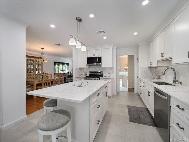 27 Will Rogers Lane, Nanuet, NY 10954
