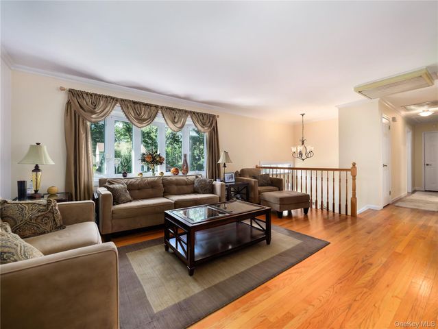 27 Will Rogers Lane, Nanuet, NY 10954