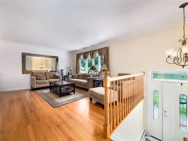 27 Will Rogers Lane, Nanuet, NY 10954