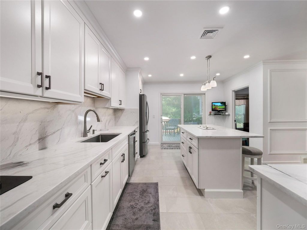 27 Will Rogers Lane, Nanuet, NY 10954 — photo 4
