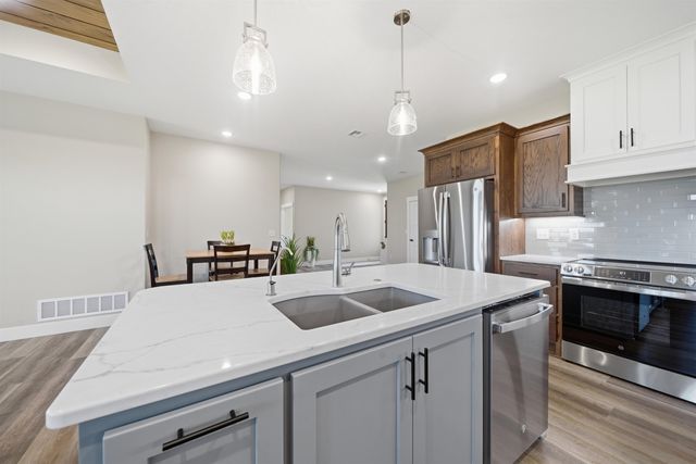 1602 S Dove Place, Goddard, KS 67052
