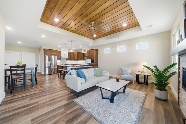 1602 S Dove Place, Goddard, KS 67052