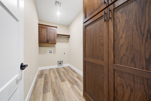 1602 S Dove Place, Goddard, KS 67052