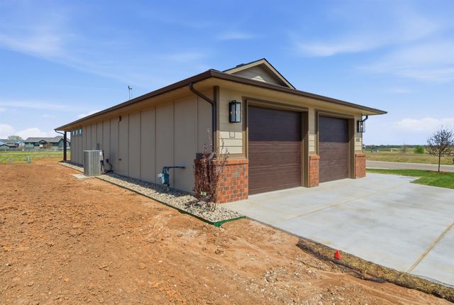 1602 S Dove Place, Goddard, KS 67052