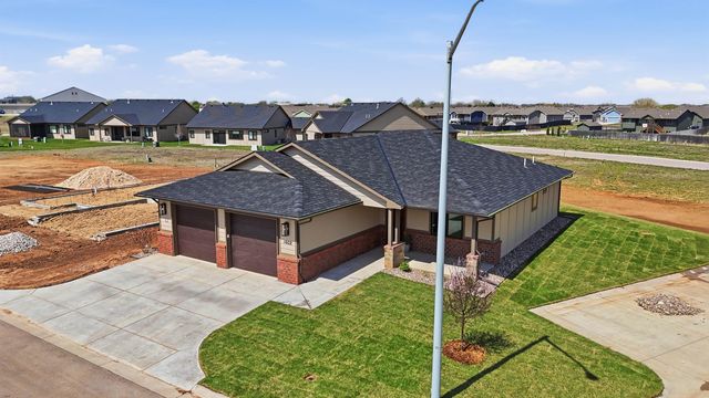 1602 S Dove Place, Goddard, KS 67052